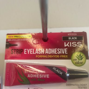 Eye lash glue